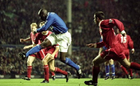 Kevin Campbell scores for Everton at Anfield